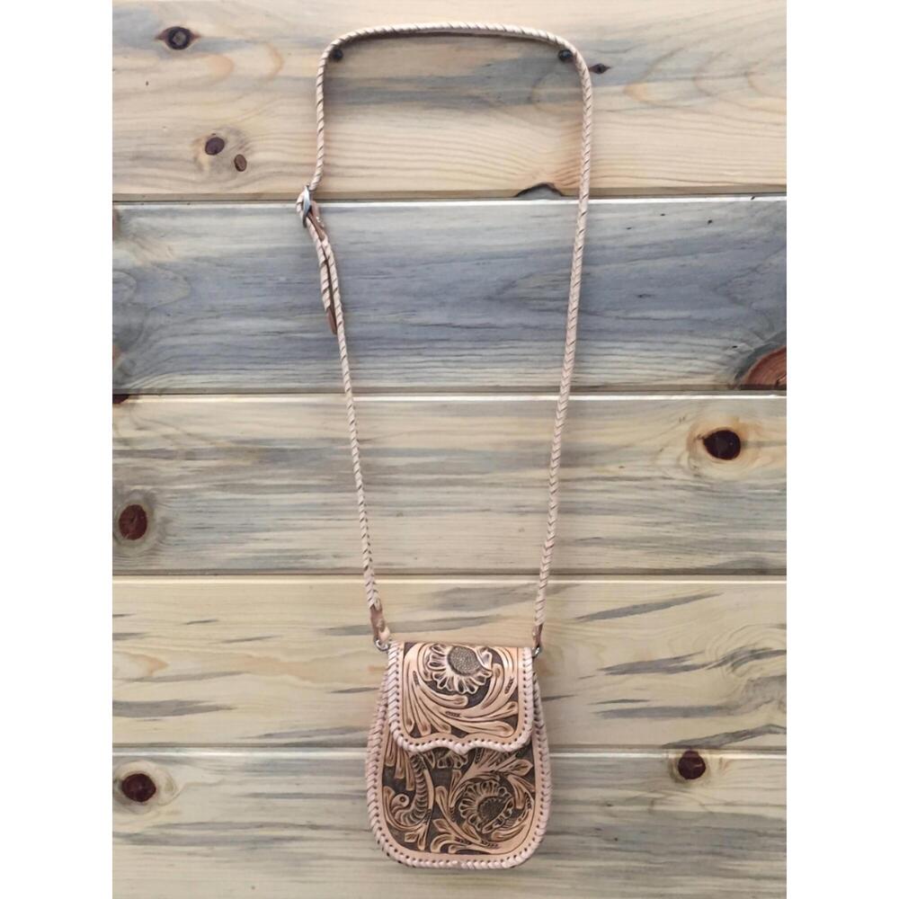 NEW QUE CHULA leather purse in tan